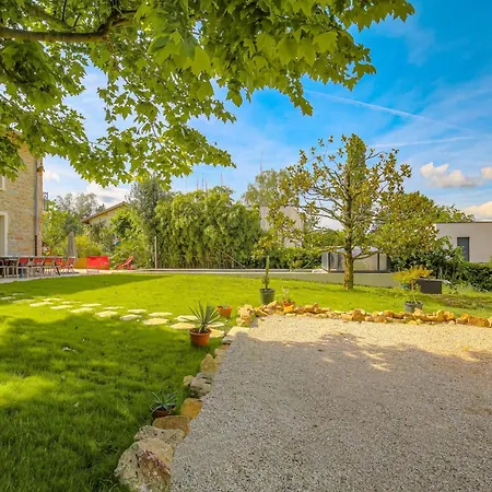 Charmante Maison Avec Piscine Proche Lyon *
