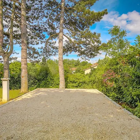 Semesterbostad Charmante Maison Avec Piscine Proche Lyon
