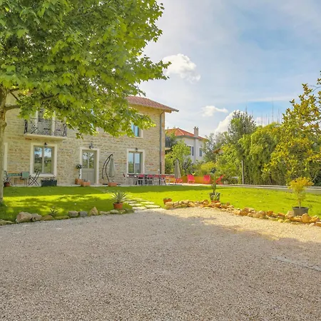 Semesterbostad Charmante Maison Avec Piscine Proche Lyon Dardilly